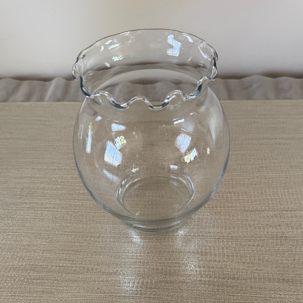 Elegant Clear Glass Ruffled Vase/Bowl